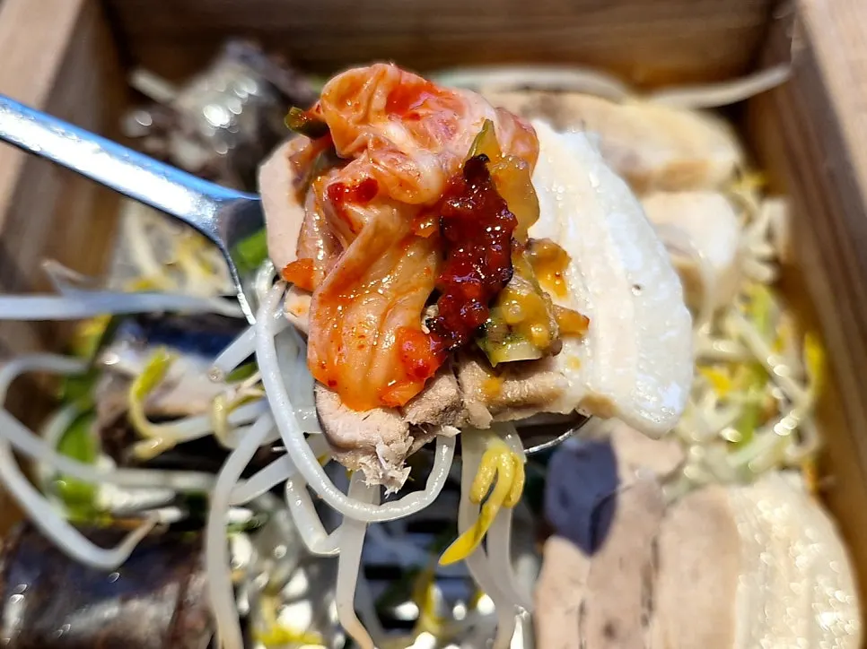Hinoki bossam included in the sunsundaeguk set