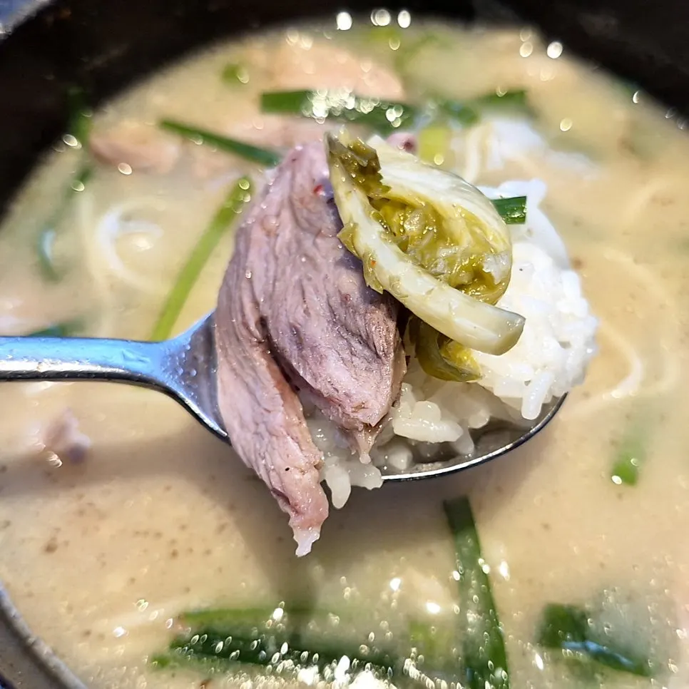 Video scene of the sundae soup and side dishes