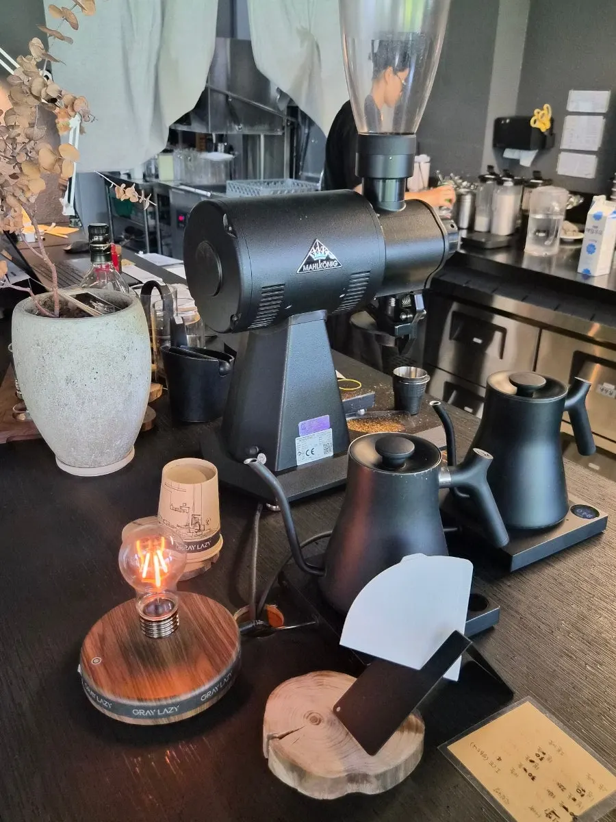 Counter where hand-drip coffee is made