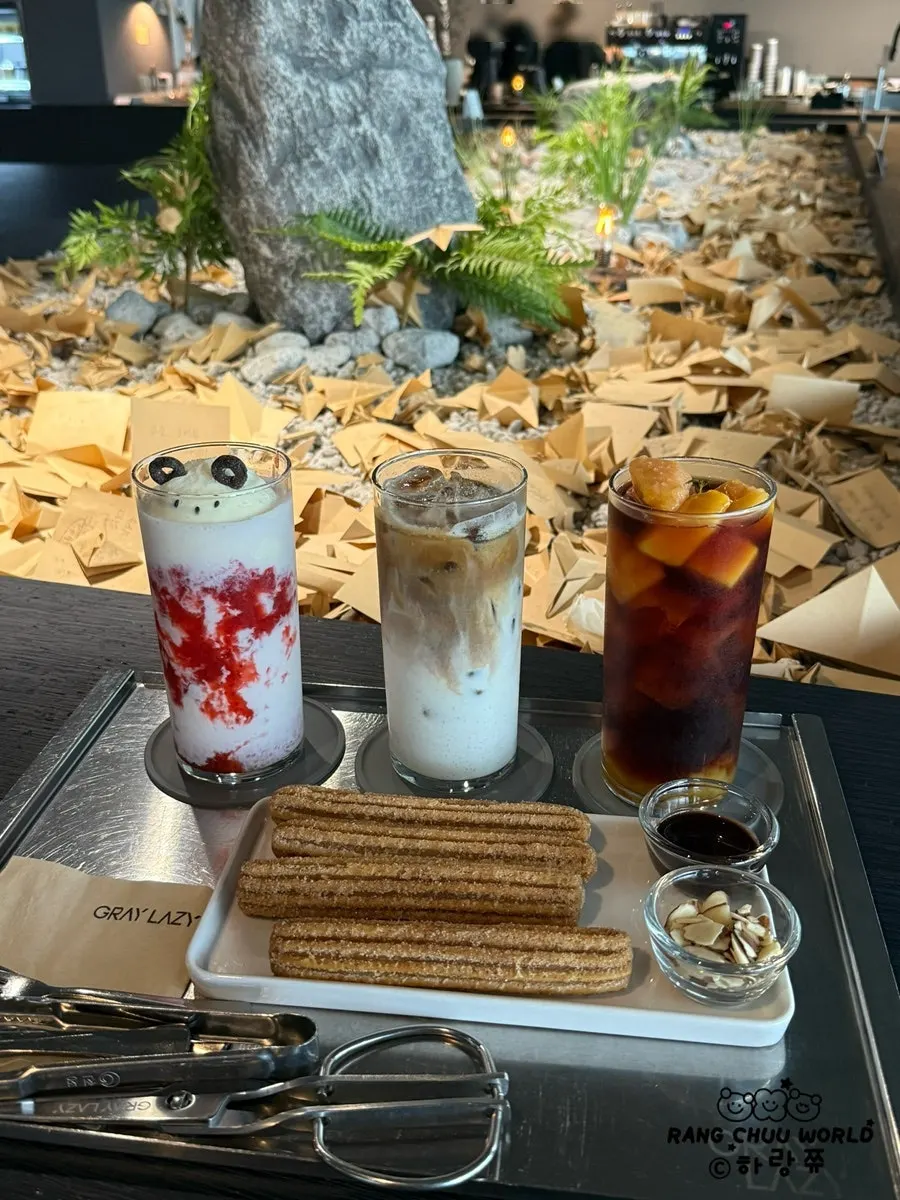 Amangchubokchu dan strawberry bear latte