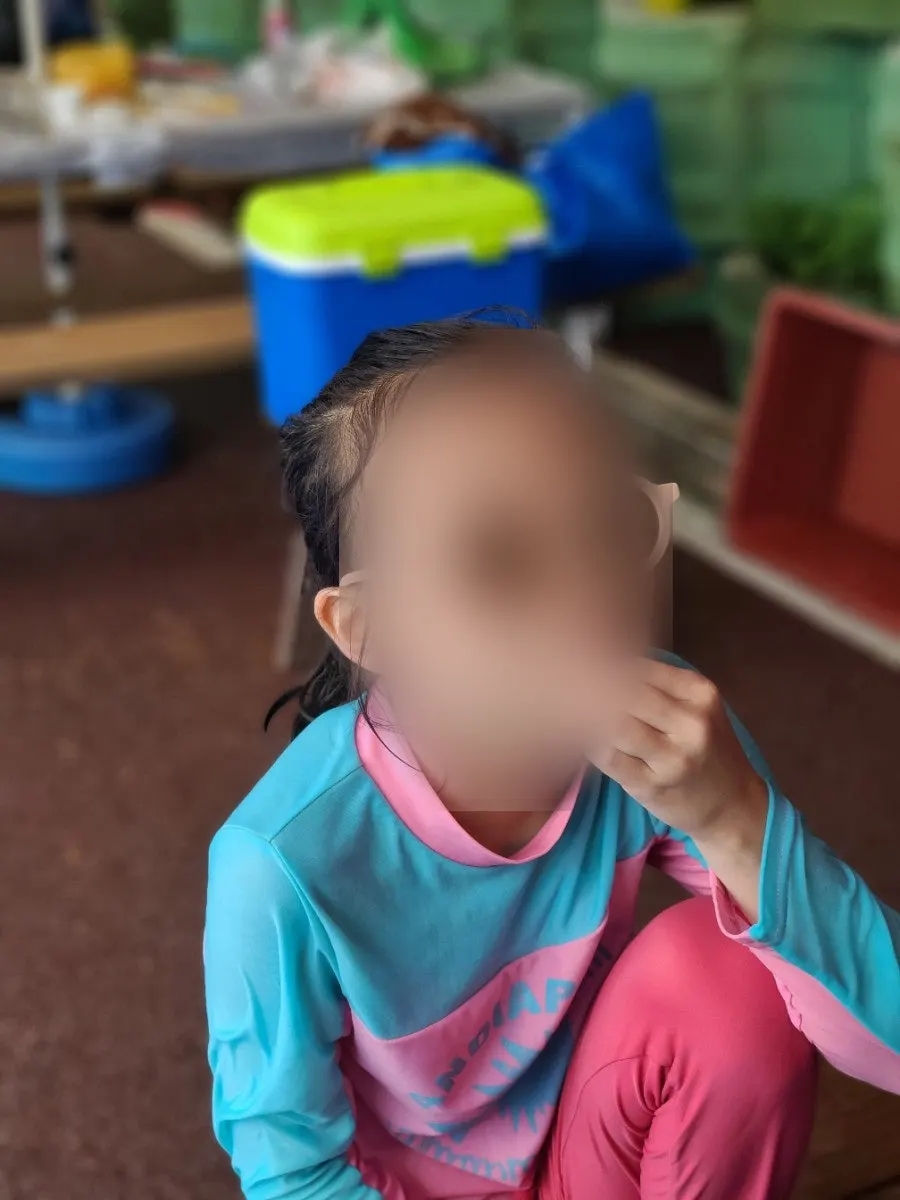 自然なピンク色の子供用サングラス画像