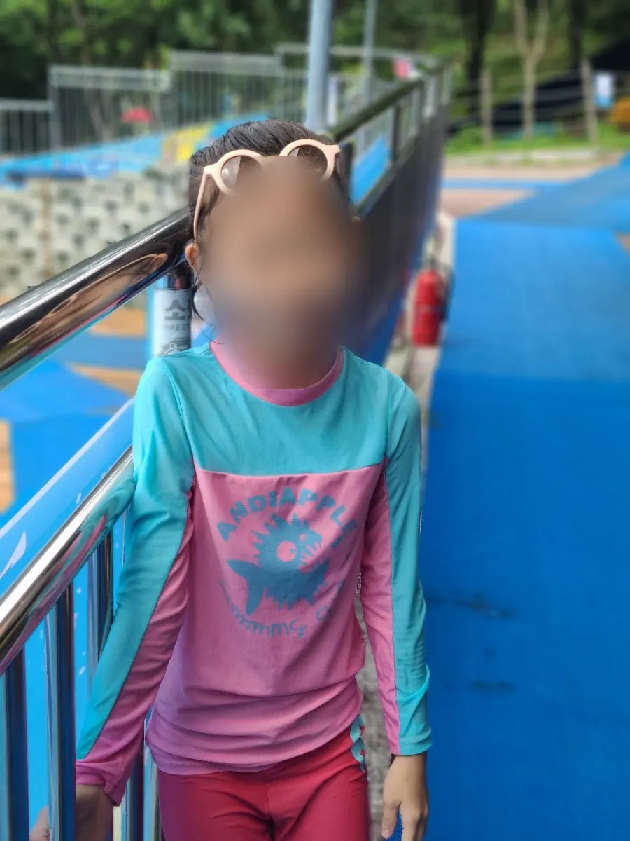 きれいな色味の子供用サングラス画像