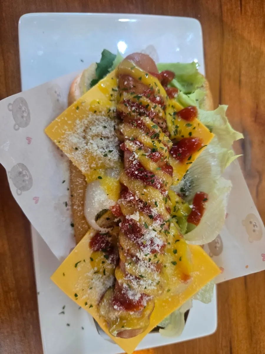 Hidangan brunch yang disusun penuh
