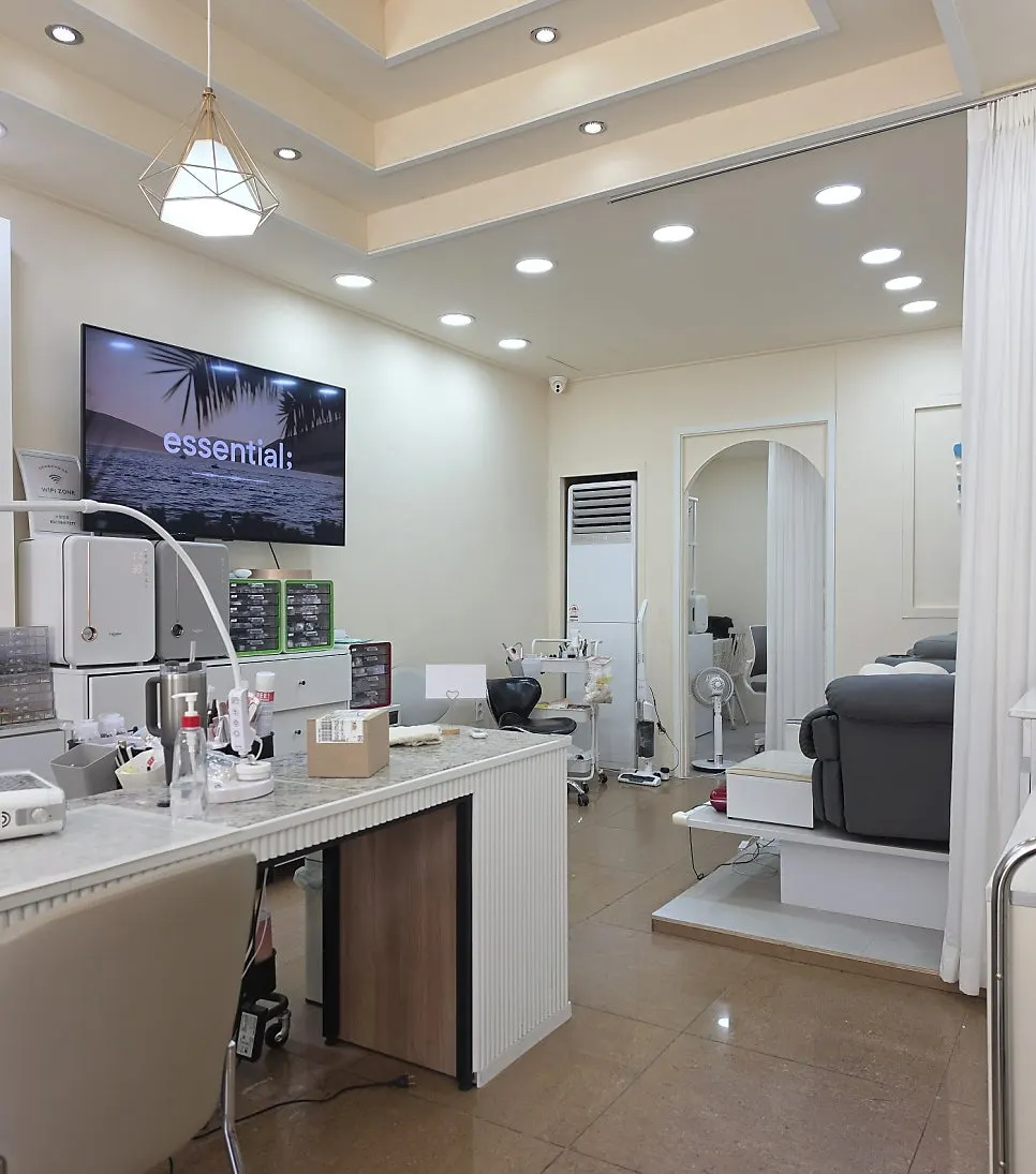 Green Nail's white-toned interior and pedicure sofa seats