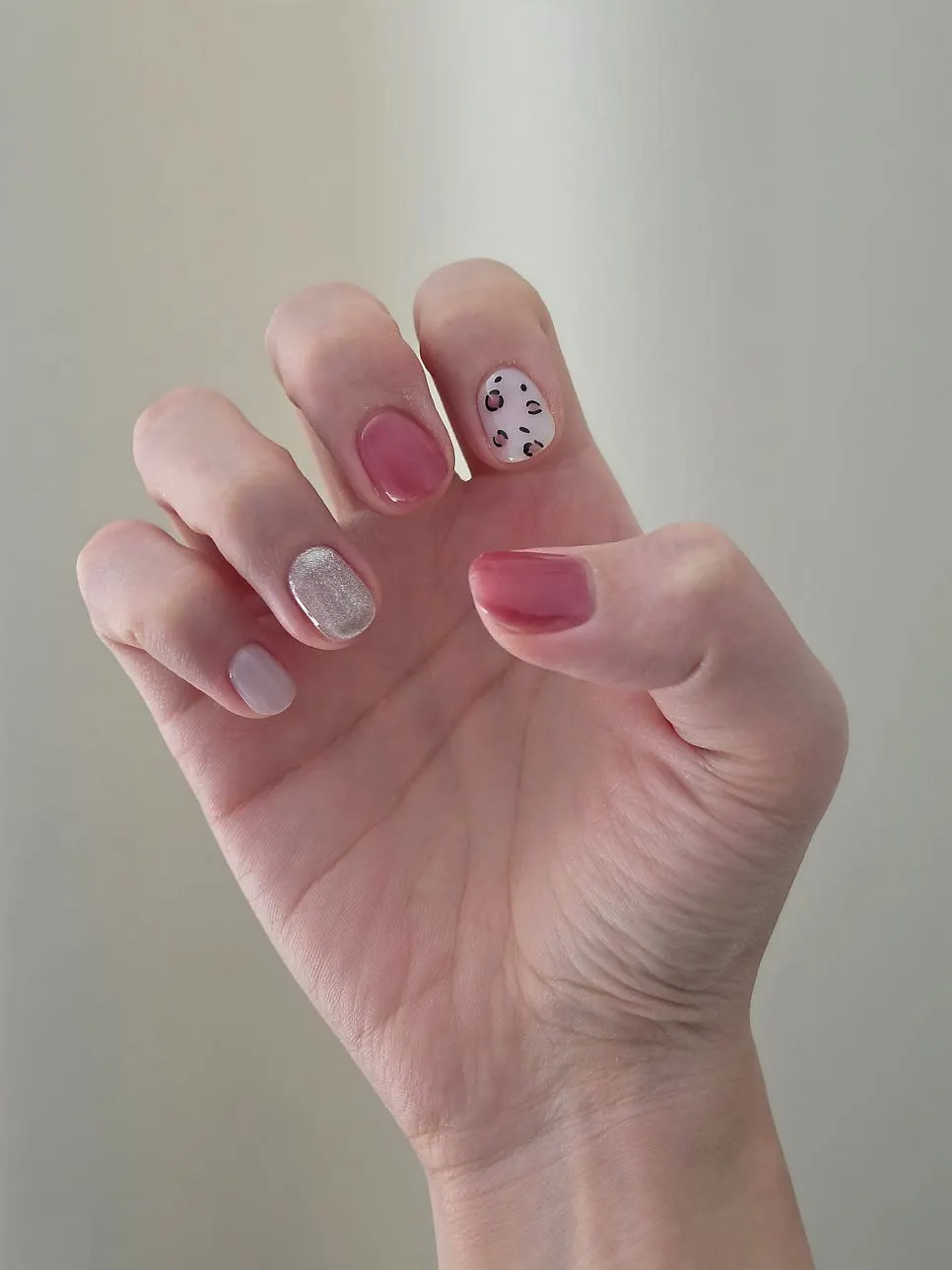 Finished nails in a calm autumn tone