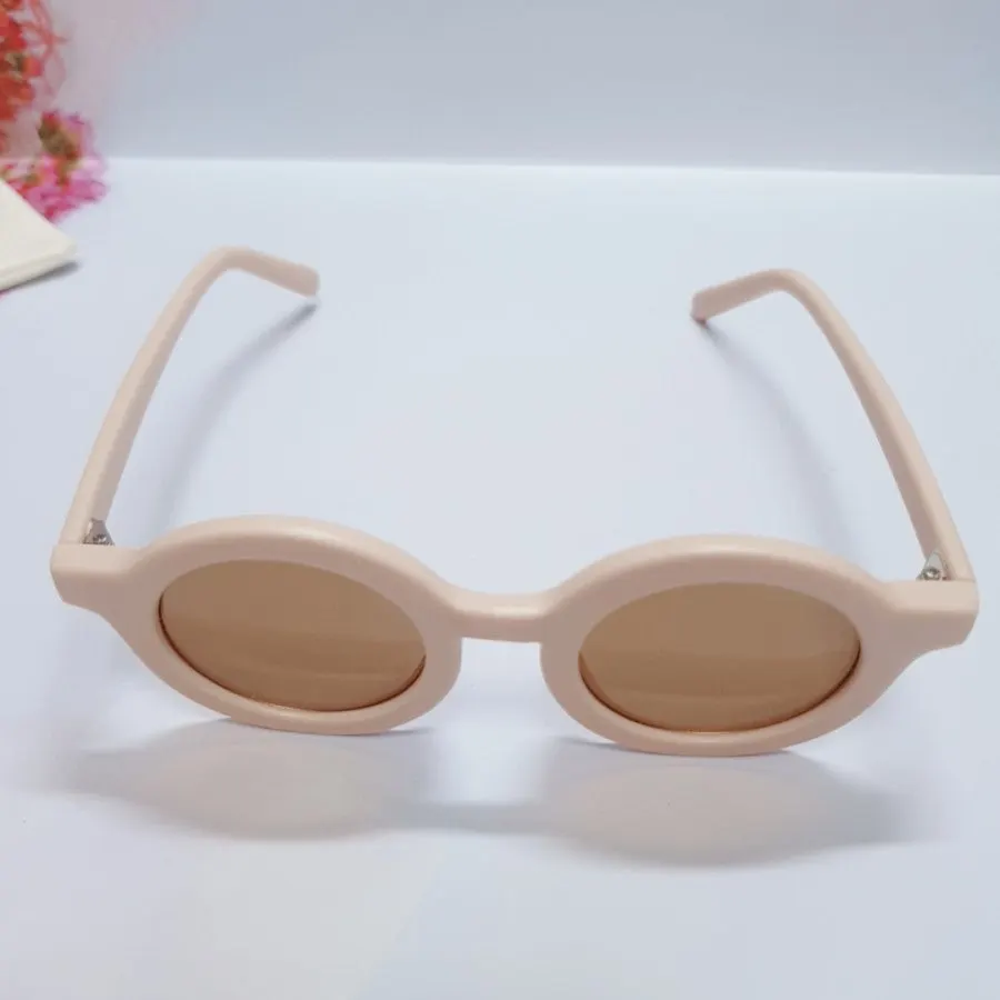 Children’s sunglasses before-and-after wearing image