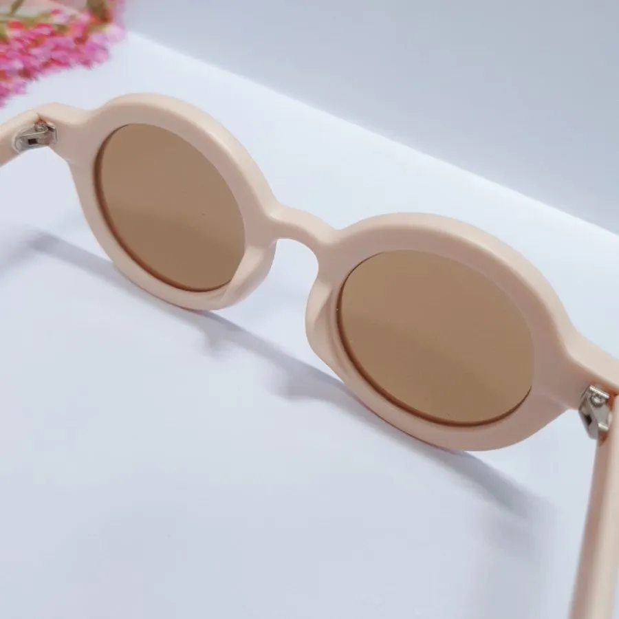 Children’s sunglasses before-and-after wearing image