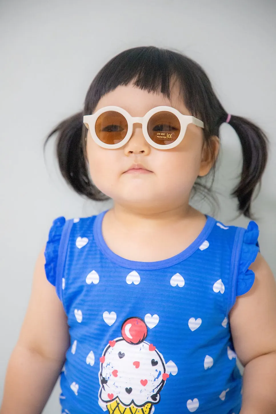 Toddler sunglasses made of lightweight material