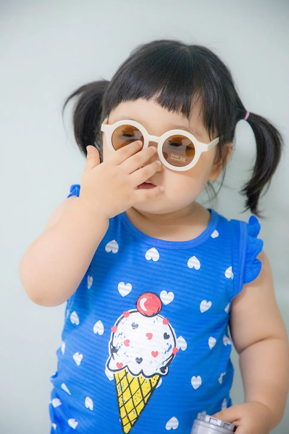 Toddler sunglasses with integrated nose pads