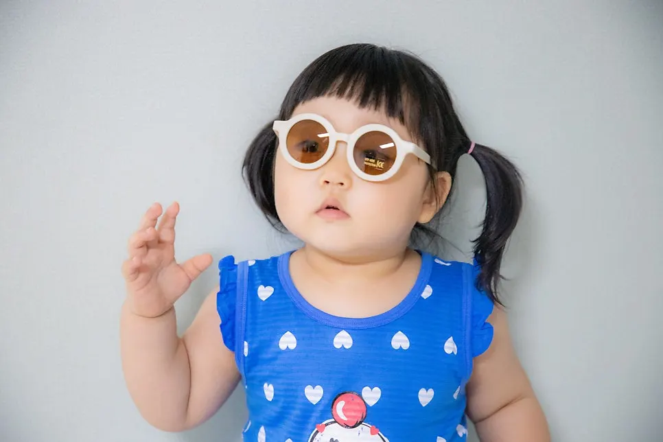 A child who loved the sunglasses