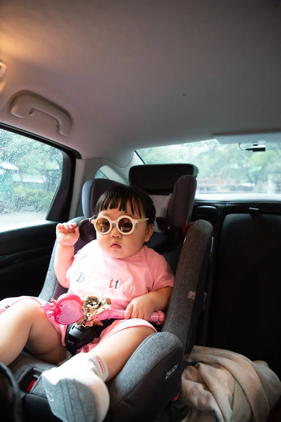 Sunglasses lenses and frames with the same material-like feel