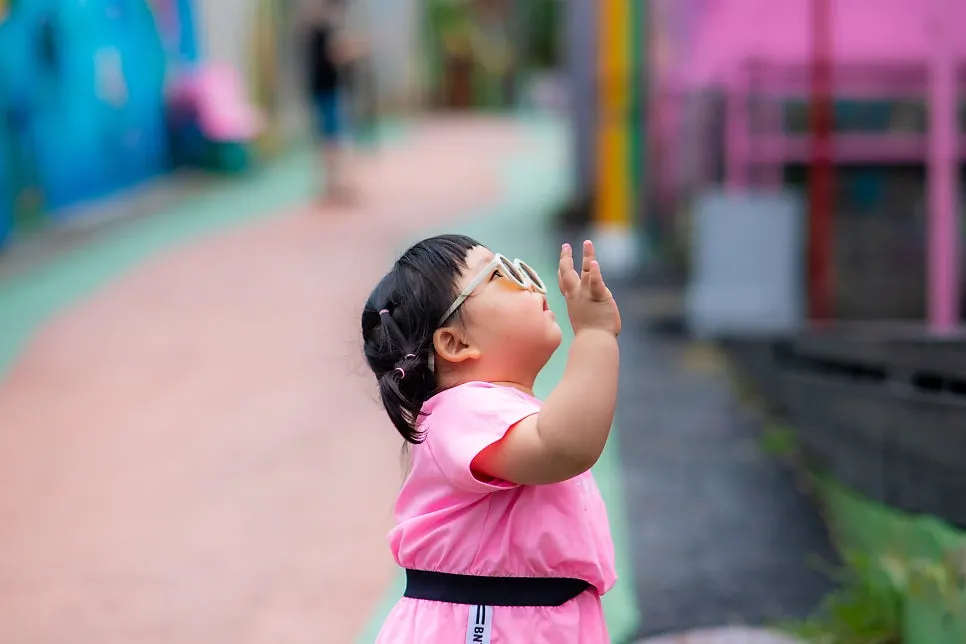 A child's outing at Songwol-dong Fairy Tale Village