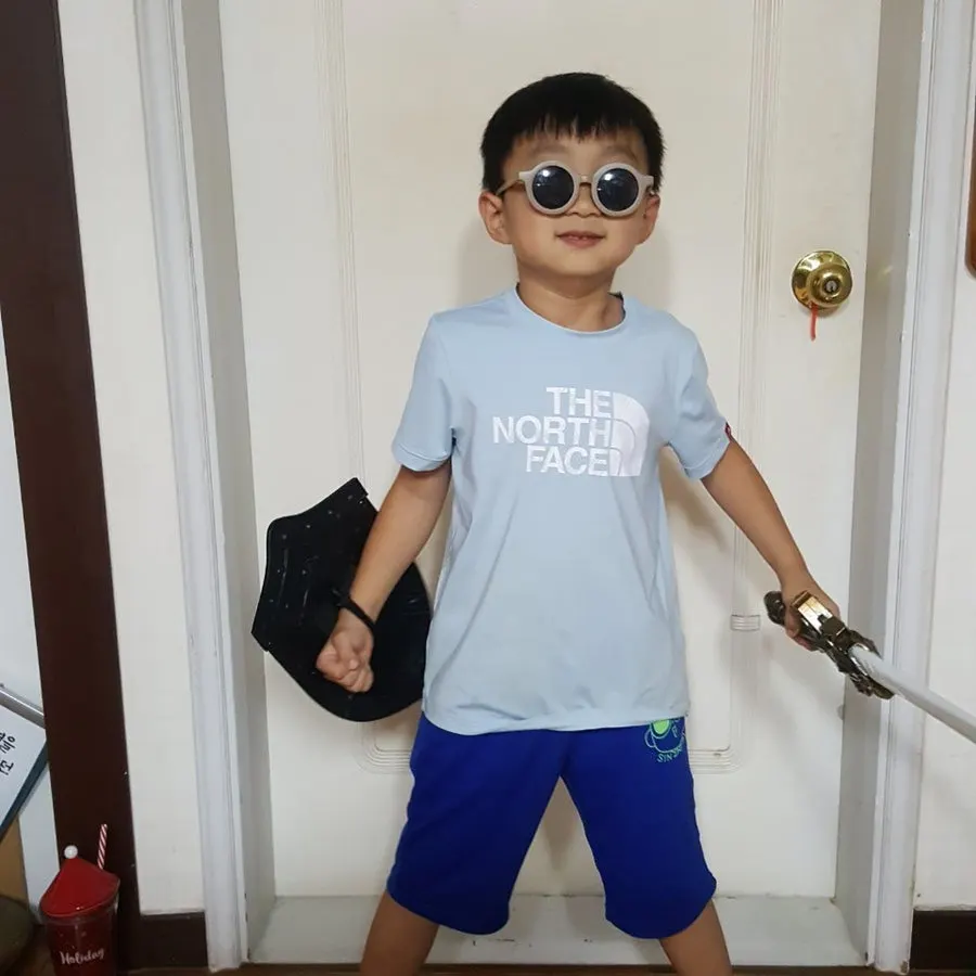 그레이 아동 선글라스 관련 사진