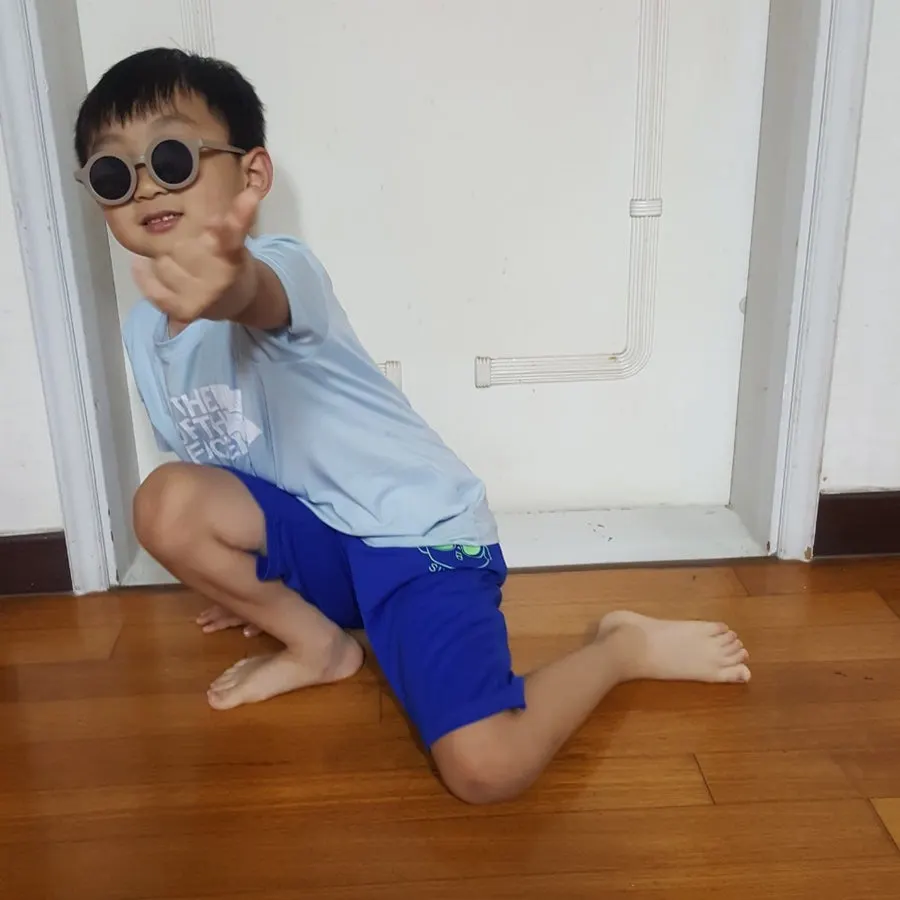 조카 착용 전 그레이 선글라스 관련 사진