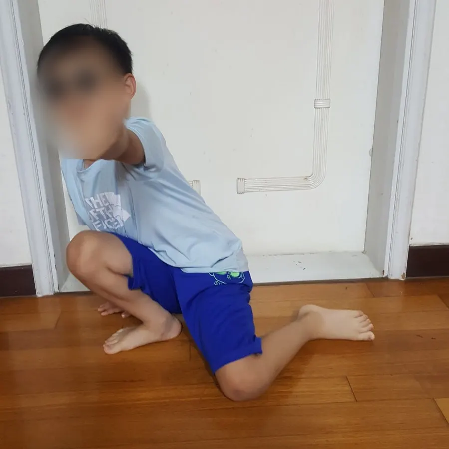 姪が着用する前のグレーサングラス関連写真