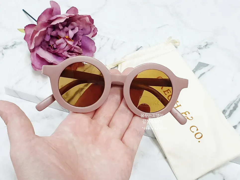 Kids’ sunglasses introduction image