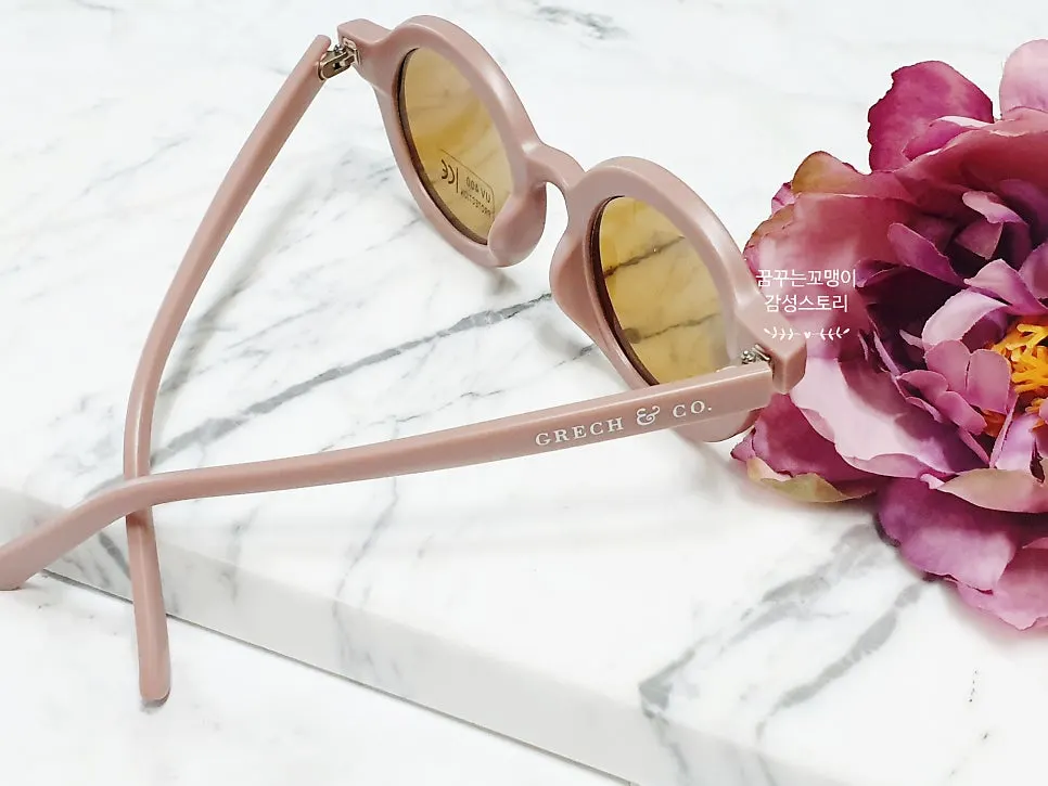 Kids’ sunglasses with a lightweight frame