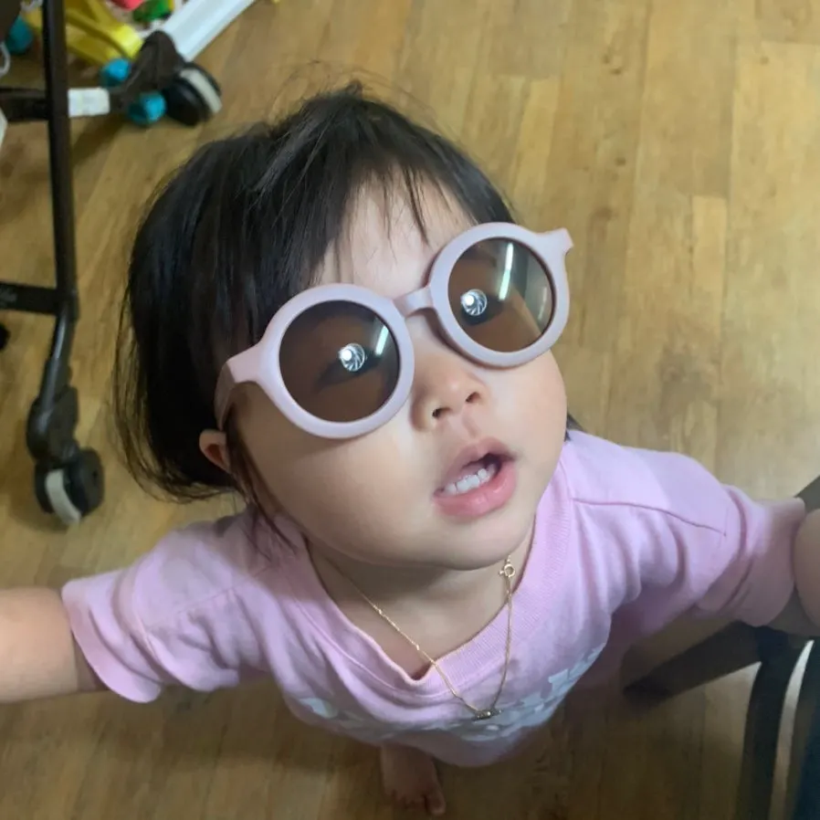 17개월 아이 선글라스 착용