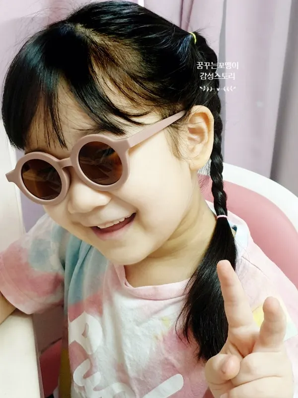 Flexible, lightweight kids’ sunglasses frame