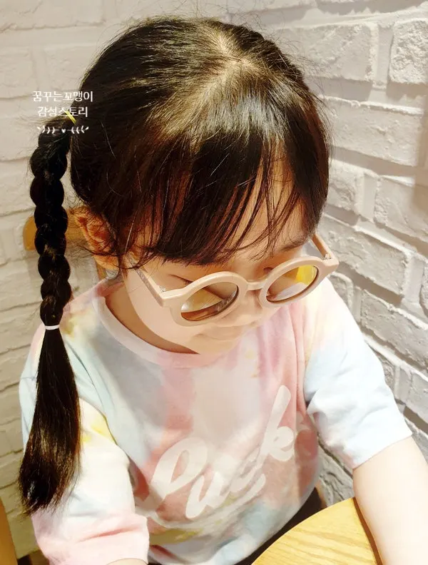 Kids’ sunglasses carried for outings