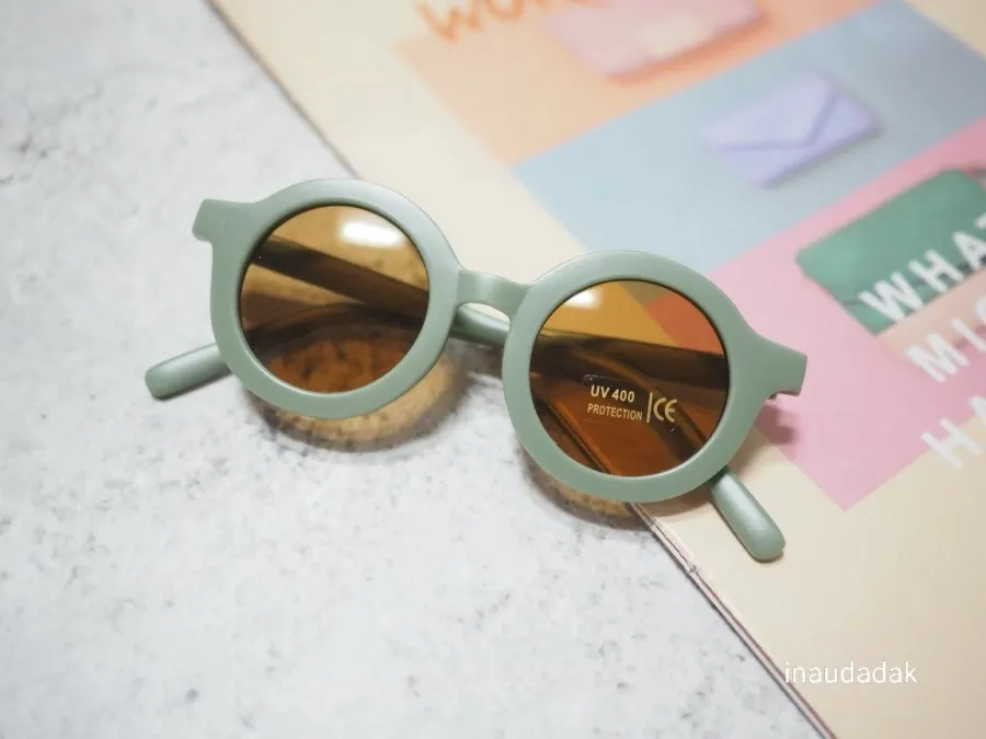 Kids’ sunglasses with UV400 lenses