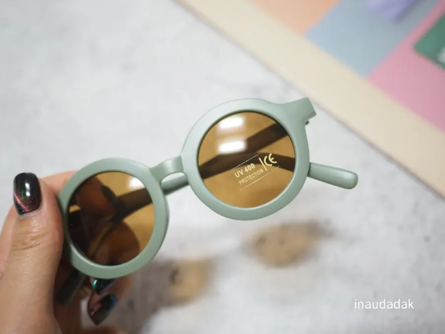 Kids’ sunglasses with a lightweight fit