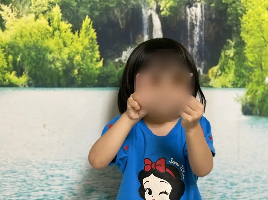 幼児用サングラスのフレームとレンズ