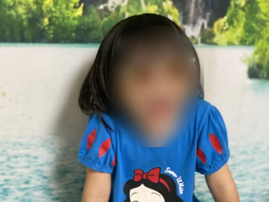 ピンクの幼児用サングラスの製品写真