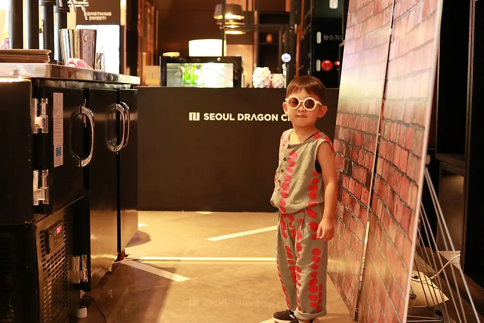 Sunglasses worn by a child aged 18 months to 6 years