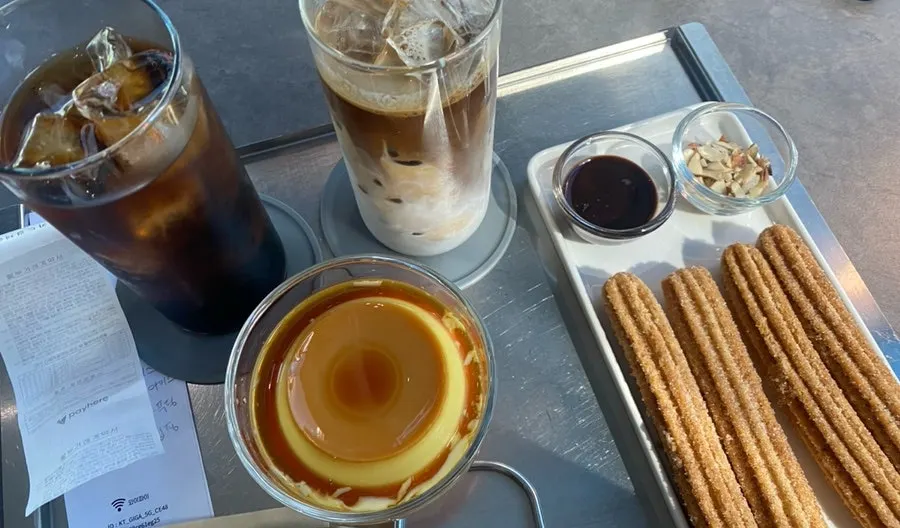A window seat view at GRAY LAZY café