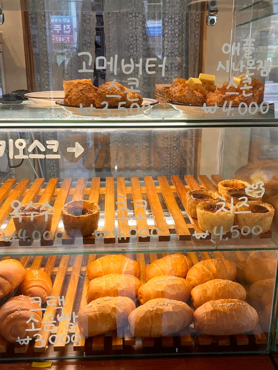 쇼케이스에 놓인 에그타르트