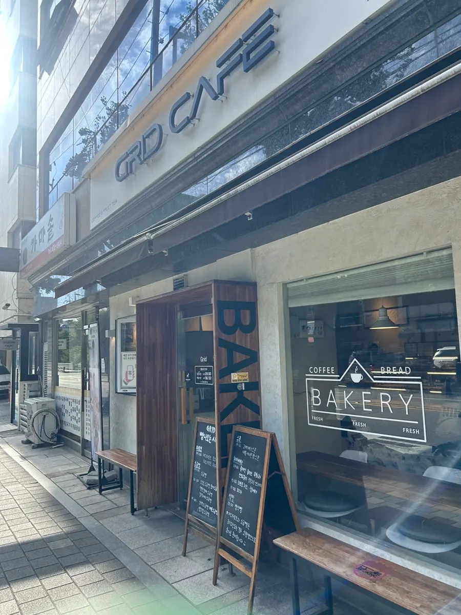 Interior view of the bakery café near Ogeum Station