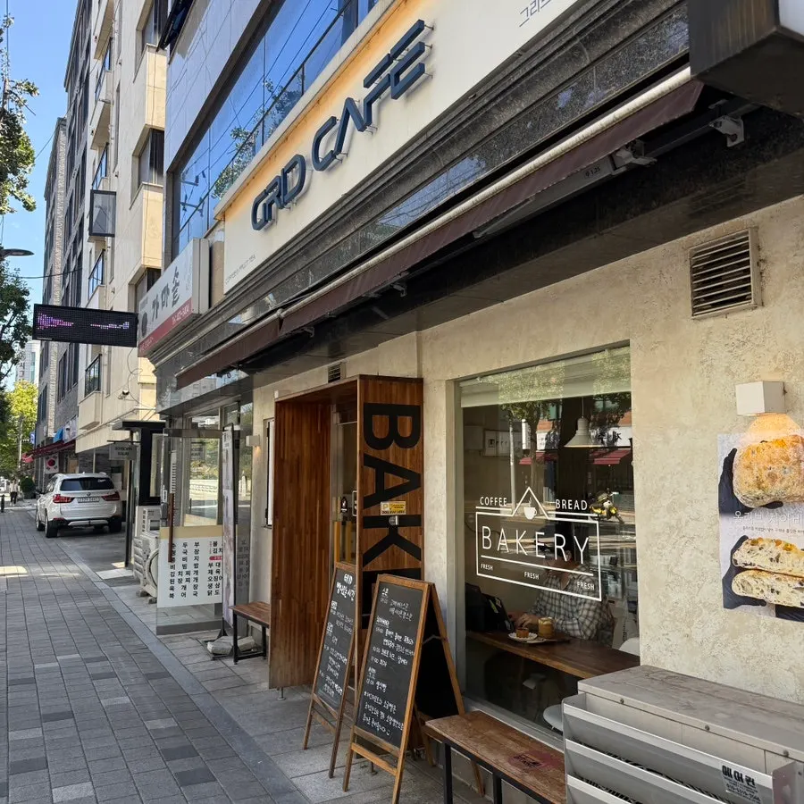 Exterior of Grid Cafe on Macheon-ro, Songpa