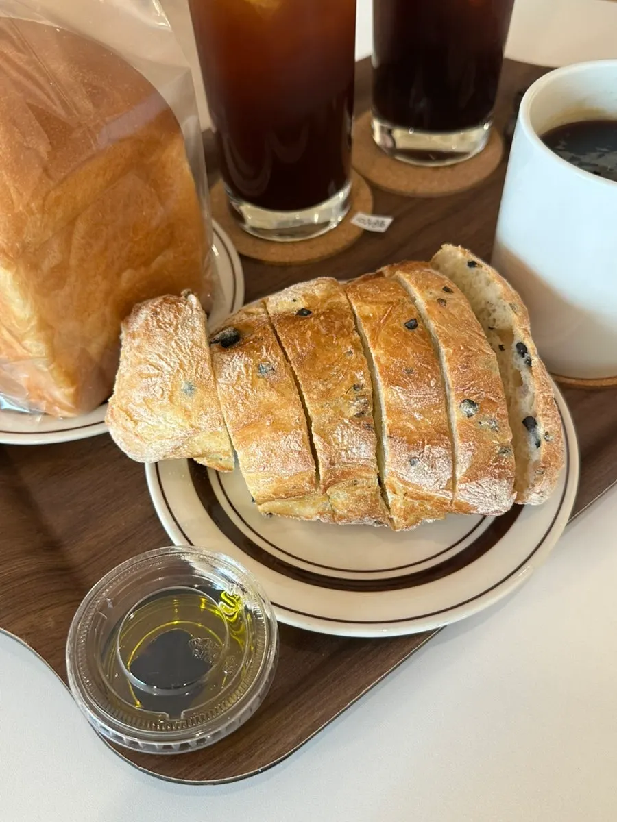 Olive ciabatta and Americano