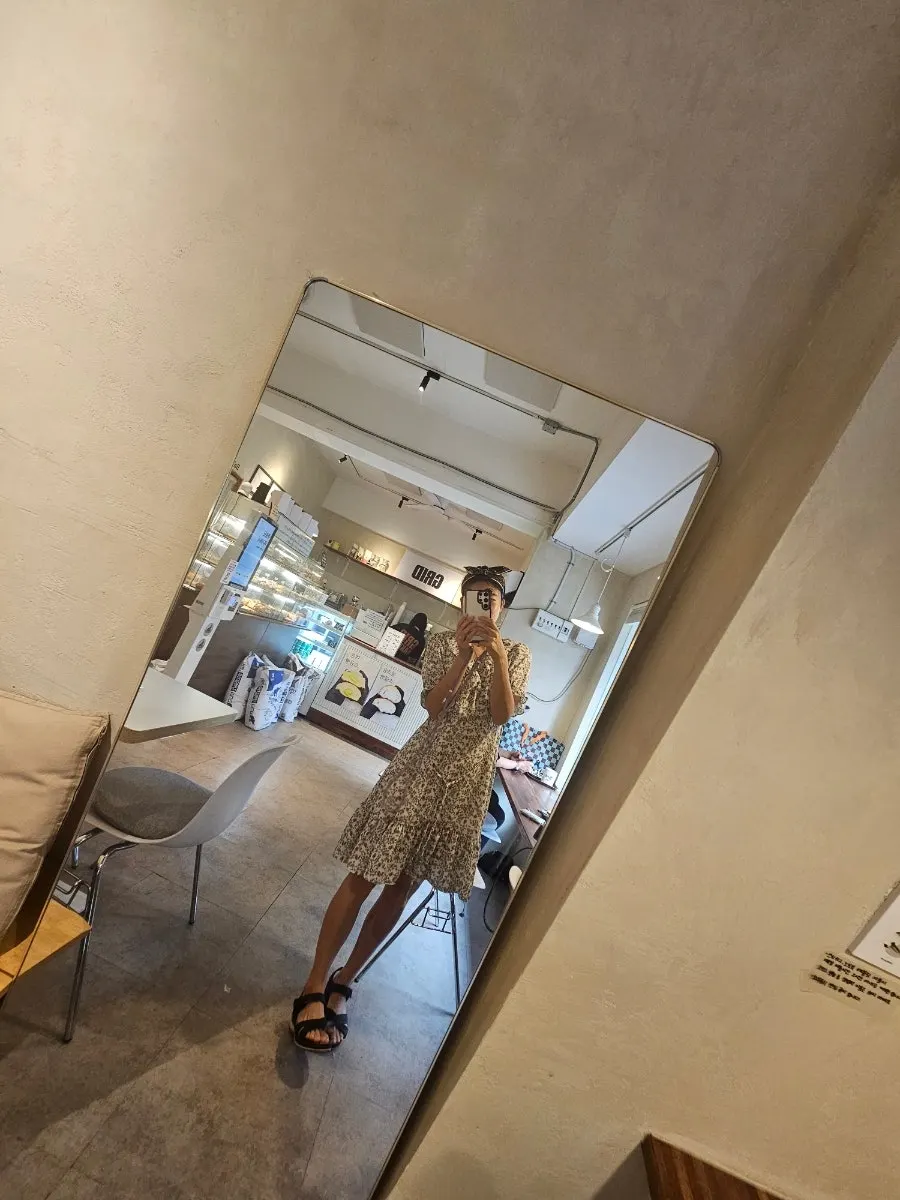 그리드 카페 입구 전경