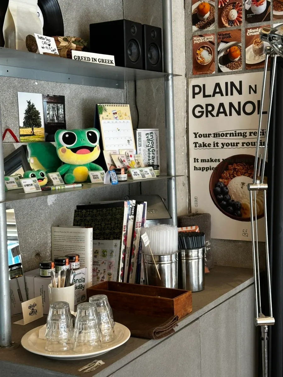 Self-service bar with water and utensils