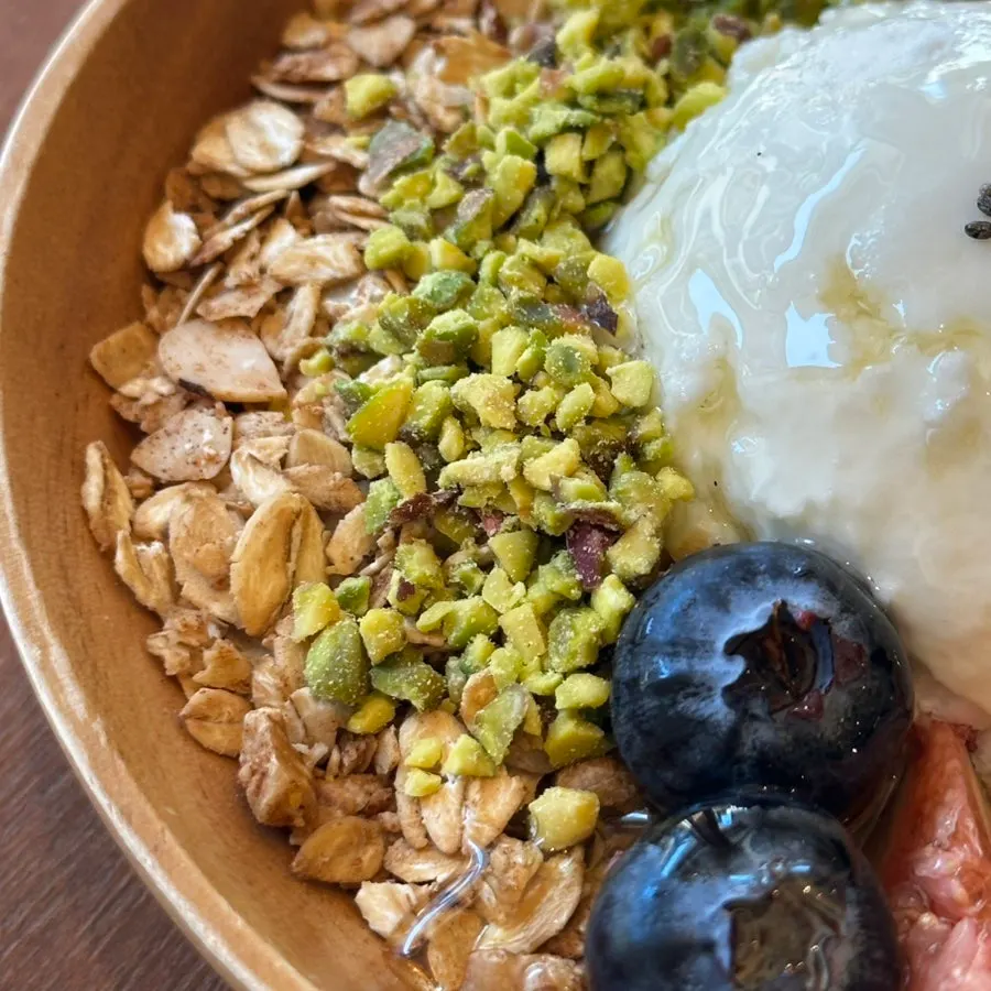 Basic granola with pistachio topping