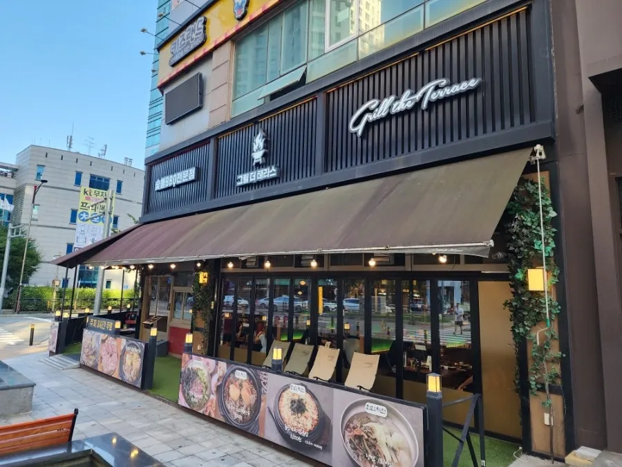 Entrance of Grill the Terrace Dongtan Main Branch on the first floor of the Megabox building