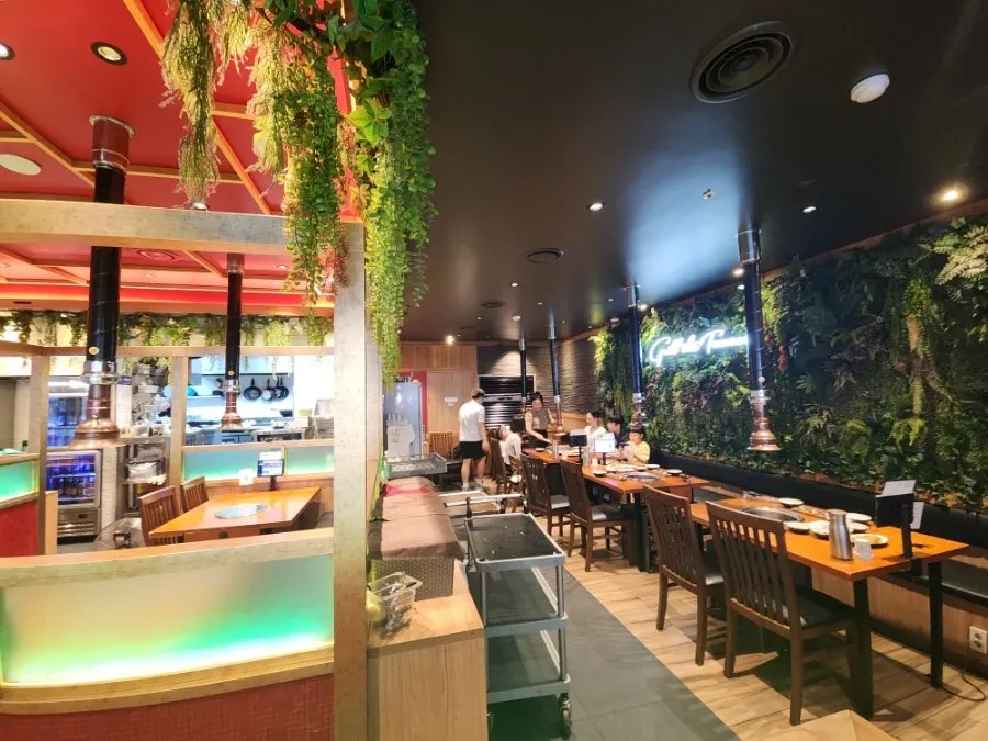 Vegetable corner of the self-serve bar with lettuce and perilla leaves