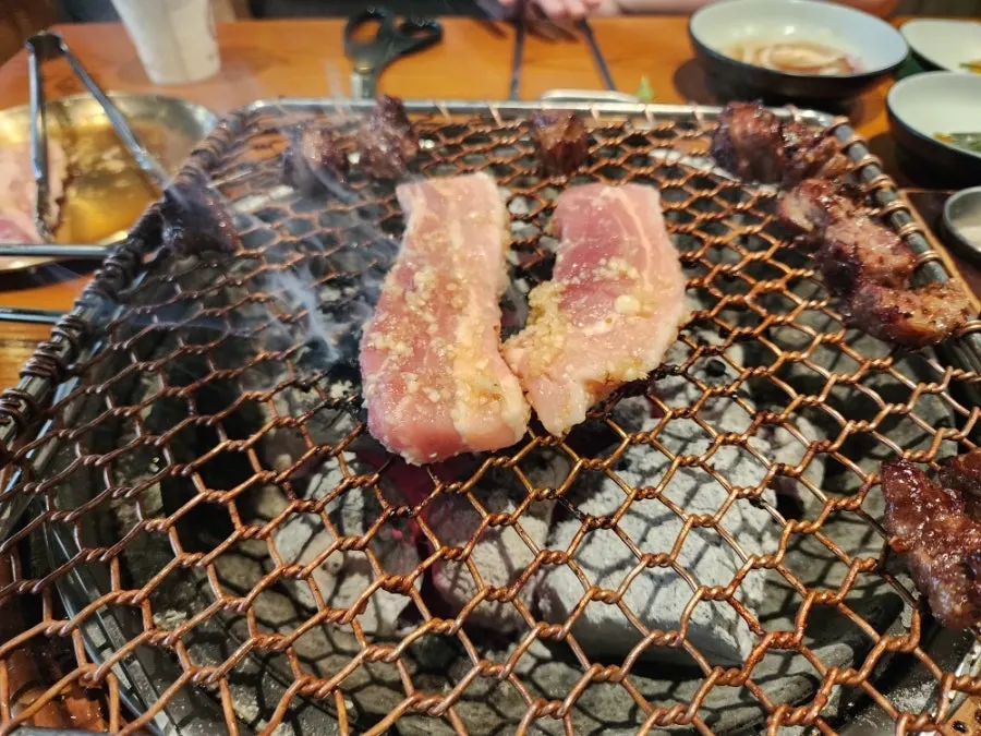 Uiseong garlic pork belly grilling over charcoal