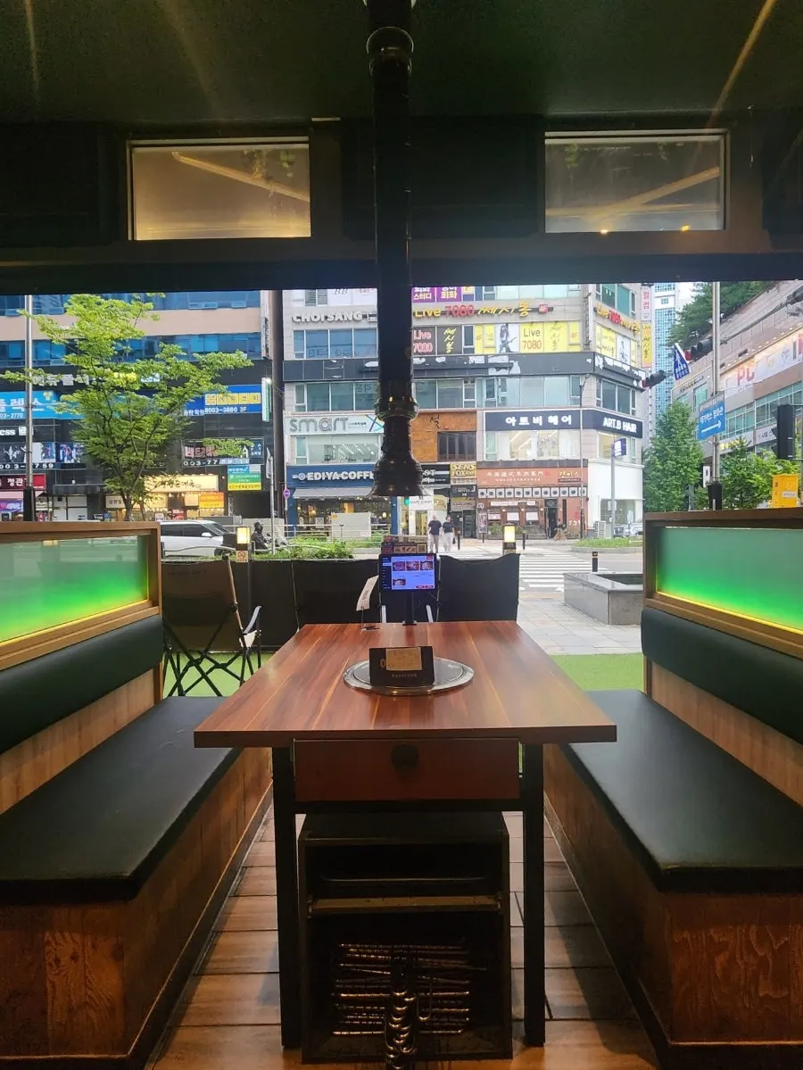 Interior of Grill the Terrace Dongtan Main Branch with group seating