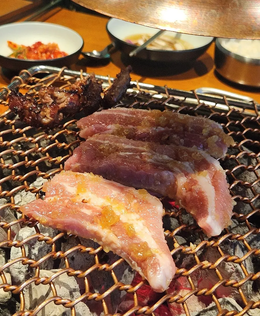 Uiseong garlic pork belly on the charcoal grill