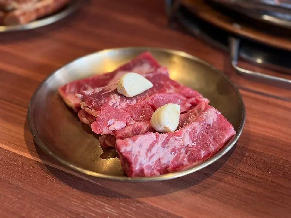 Table setup with salt-seasoned Uiseong garlic beef short ribs