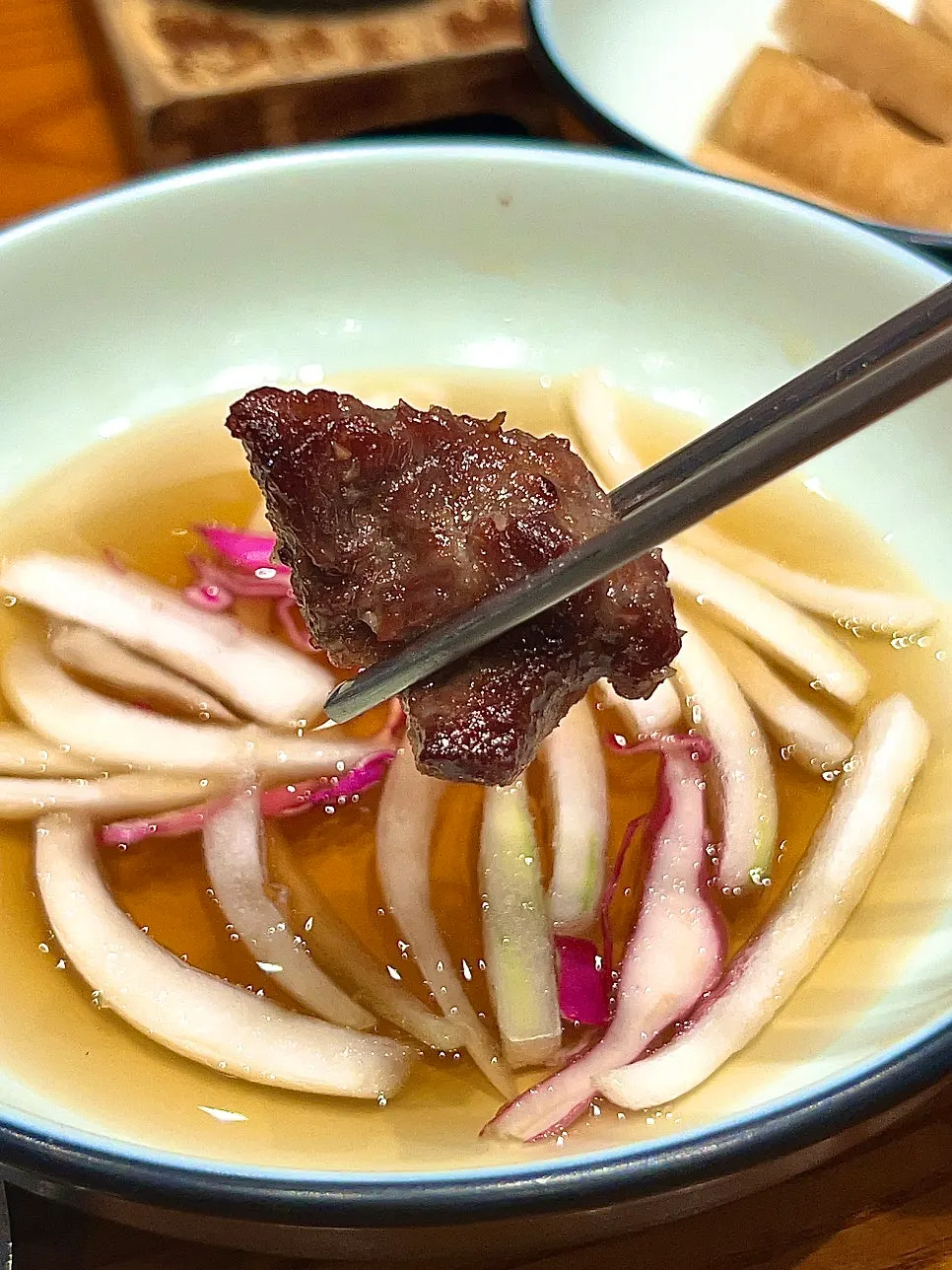불향 밴 소갈비 한 점