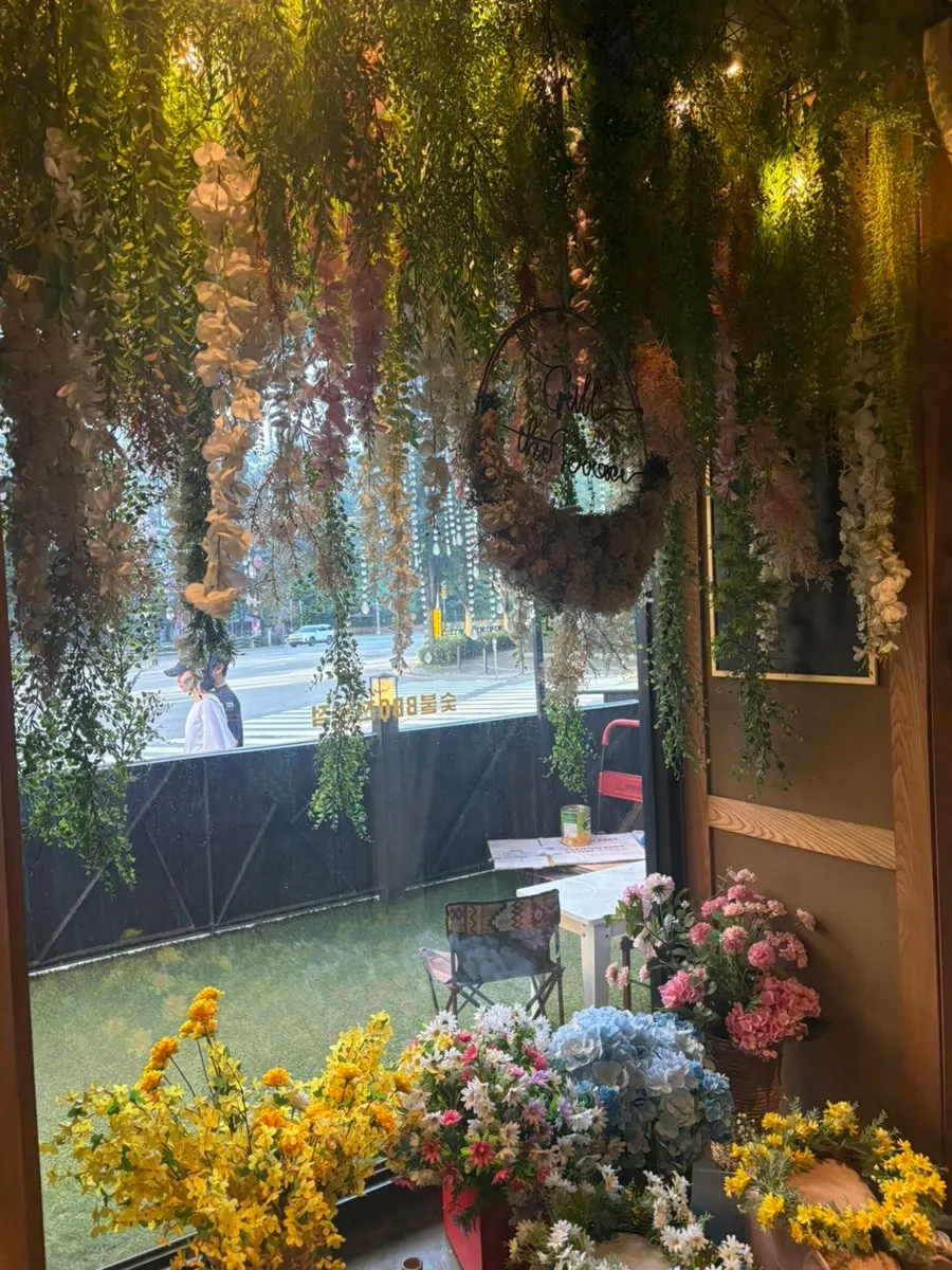 Plants and flowers hanging from the ceiling