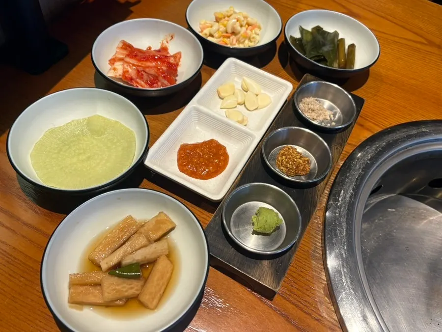 Small dishes of side dishes on the table
