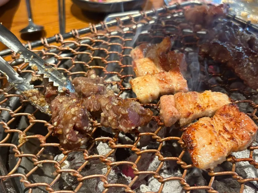 Beef ribs topped with myeongyi-namul and pickled radish