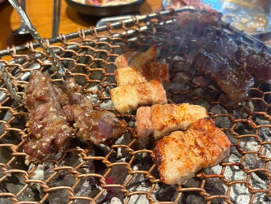 Meat wrapped in dessert mul-naengmyeon