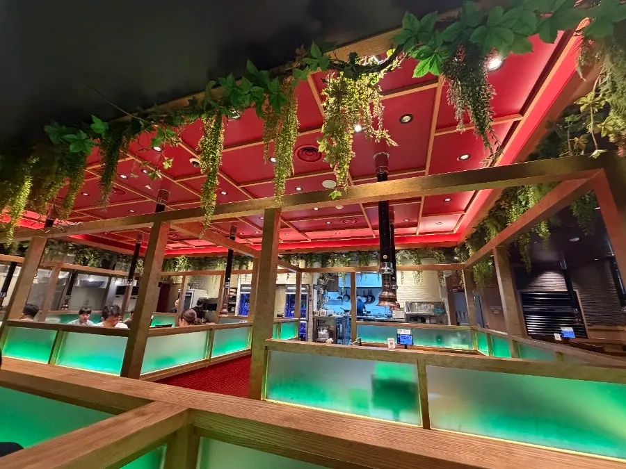 Interior seating with partitions at Grill the Terrace Dongtan Main Branch