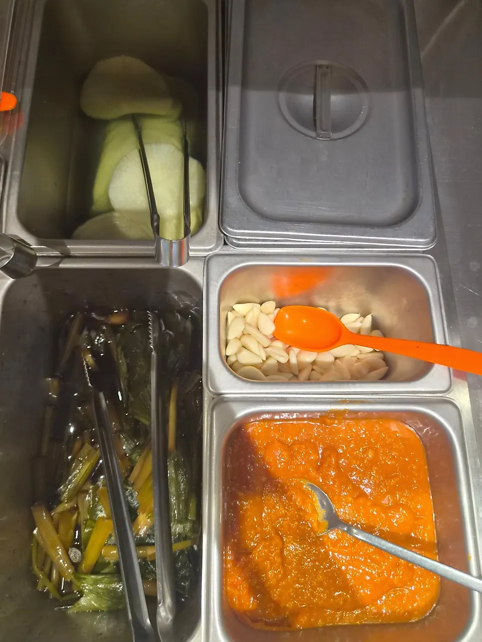 Overview of the self-bar side dish counter